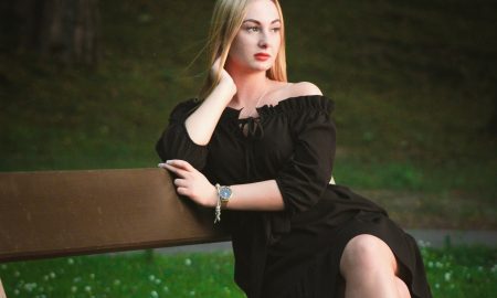 Девушка в платье