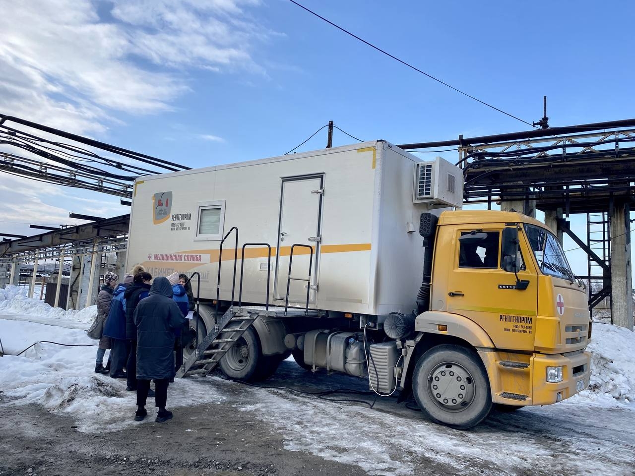 Люди проходят диспансеризацию