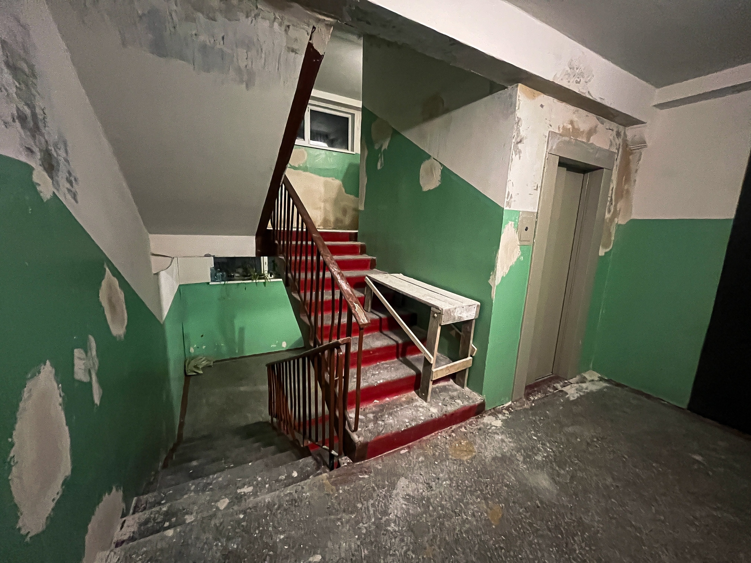 Подъезд в старом доме