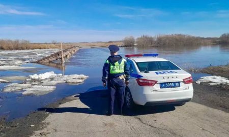 Затопленный из-за разлива мост