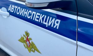 Автомобиль ГАИ на выезде