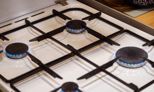 Включенная газовая плита