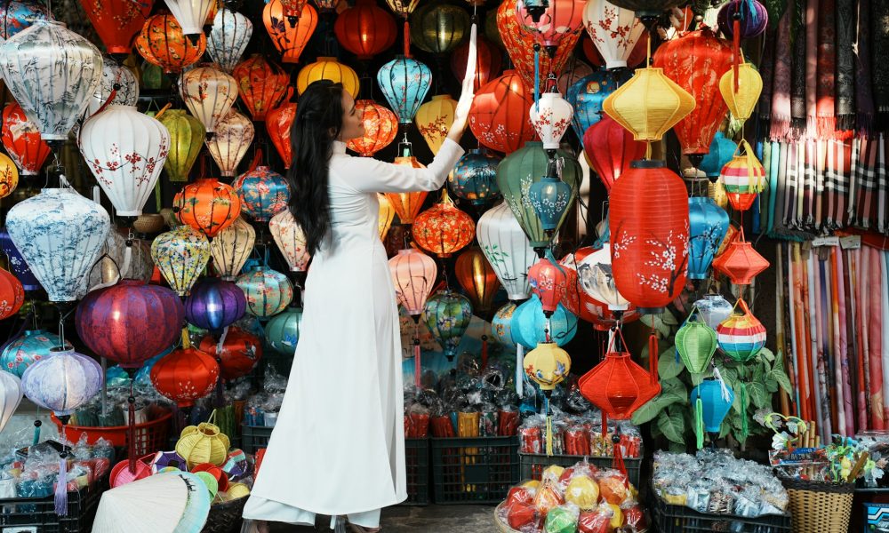 Девушка с шарами