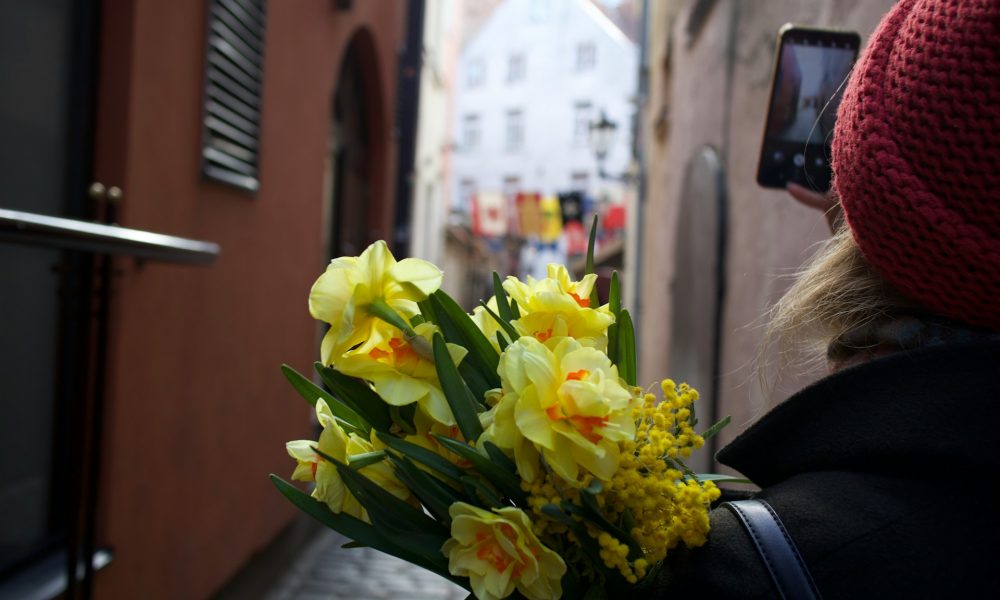 Женщина с цветами