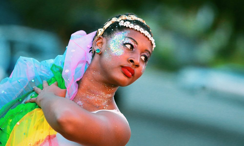 Разноцветная девушка