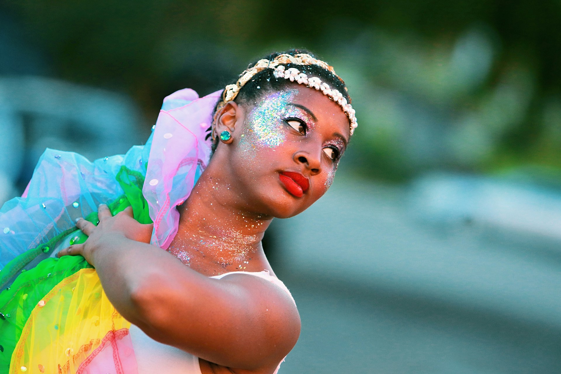 Разноцветная девушка