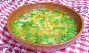 суп с курицей и горошком