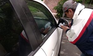 автомобиль и мошенник