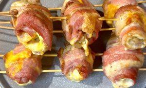 шашлык с беконом и сыром