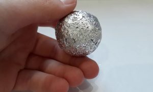шарик из фольги