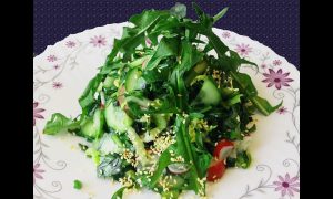 салат из крапивы и одуванчика