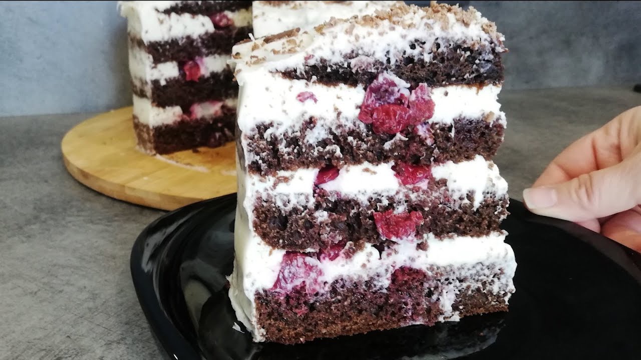 шоколадный торт с вишней