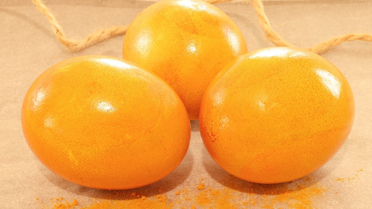 яйца., окрашенные куркумой