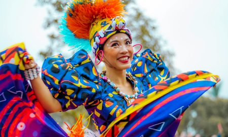 Разноцветная девушка