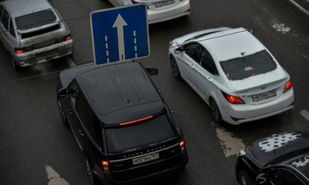 Автомобильные пробки на дорогах.