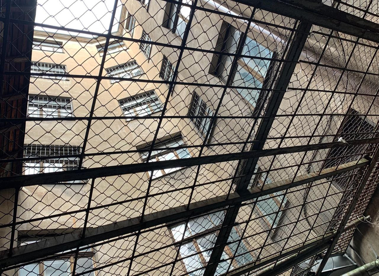 Вид на улицу из заключения