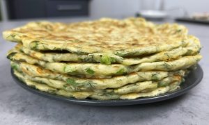 На тарелке лепешки