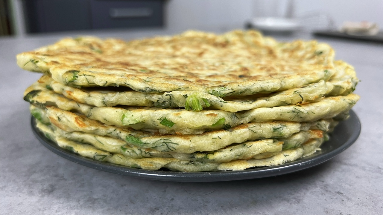 На тарелке лепешки