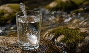 Ложка в стакане