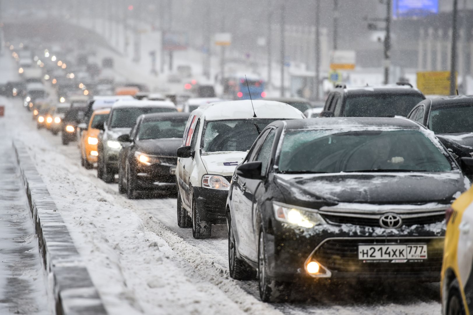 Дорога под снегопадом