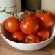 Помидоры в тарелке