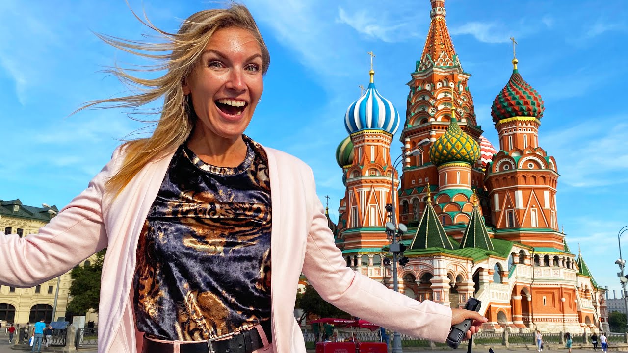 Туристы России