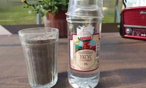 Уксус в стакане