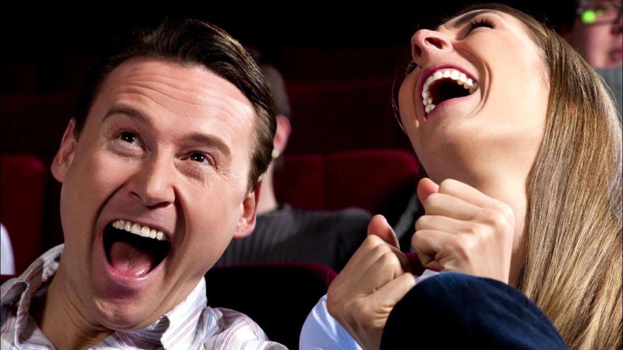 Люди смеются