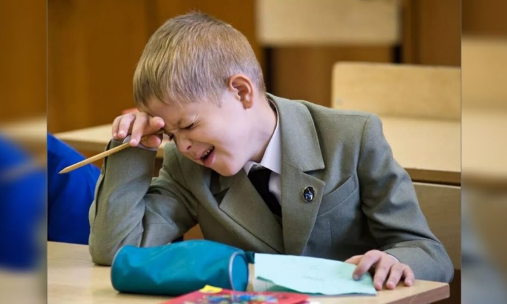 Школьник устал