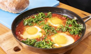 Шакшука на сковороде