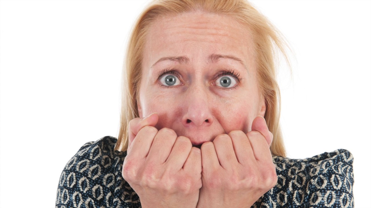 Напуганная женщина