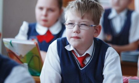 Школьник за партой