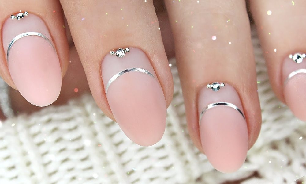 Линии на маникюре