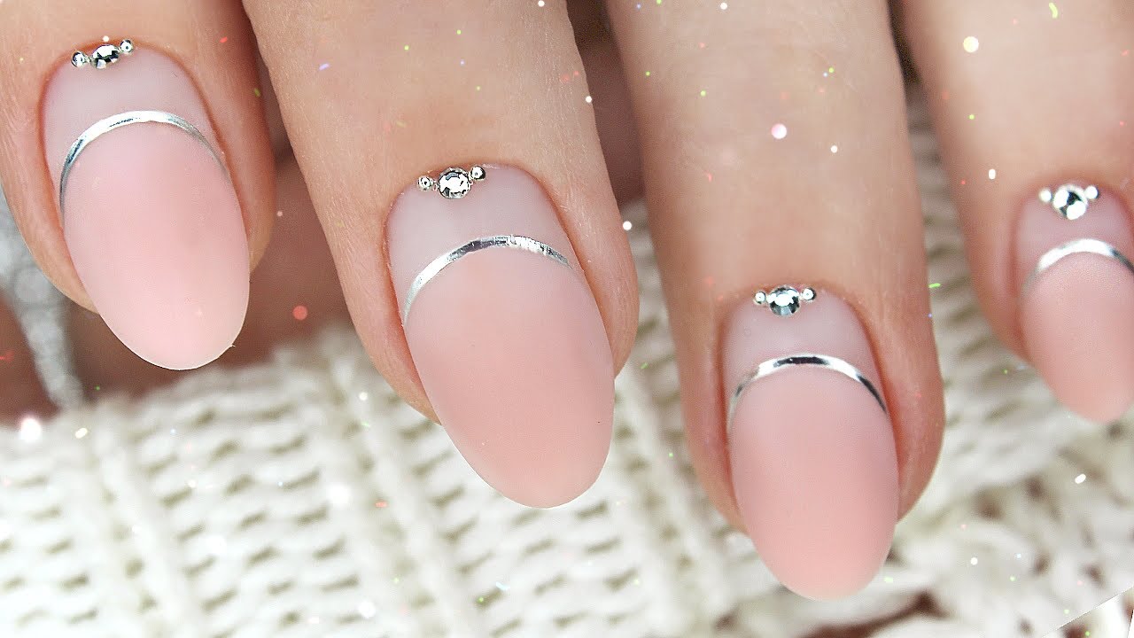 Линии на маникюре