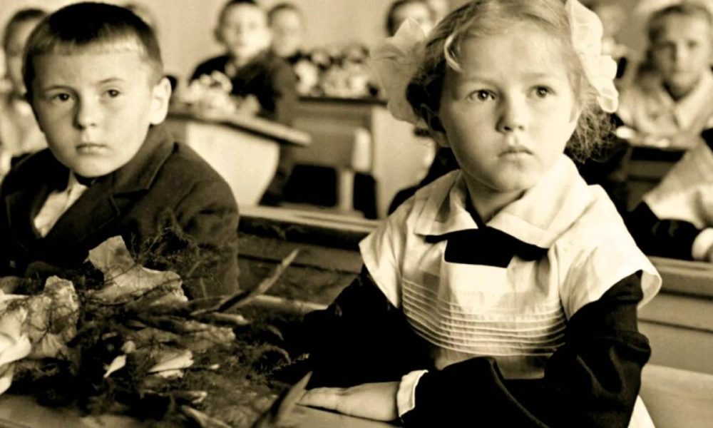 Школьники за партой