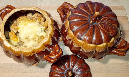 Курица в горшочках