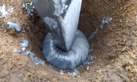 Столб закрепляют