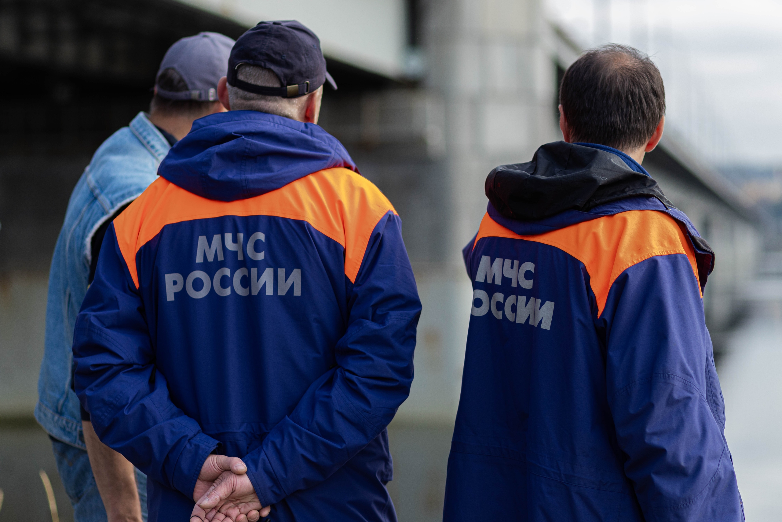 Сотрудники МЧС на выезде