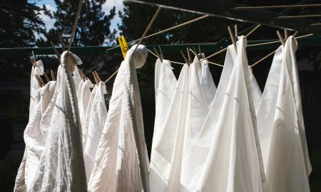 Белье висит