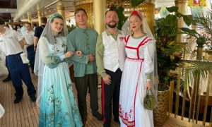 Молодожены