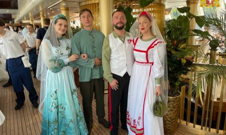 Молодожены