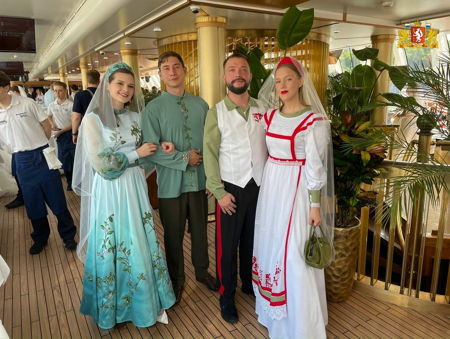 Молодожены