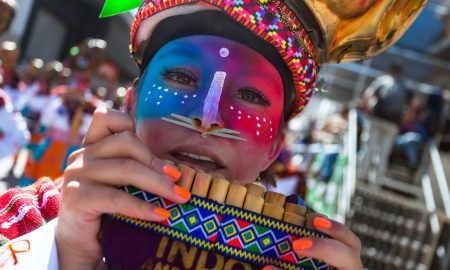 Девушка разноцветная