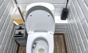 Унитаз и ведро