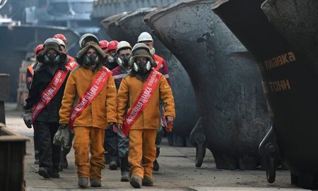 Металлурги Среднеуральского медеплавильного завода