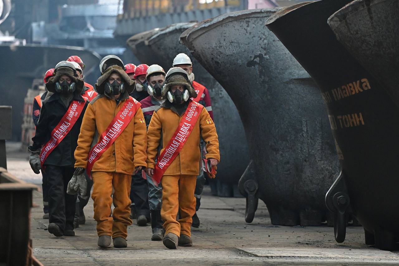 Металлурги Среднеуральского медеплавильного завода
