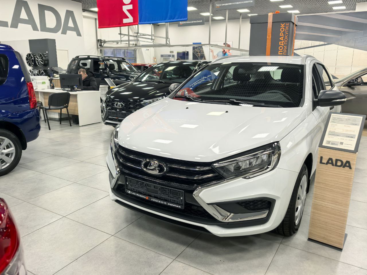 Машина Lada в салоне