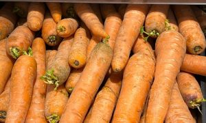 Морковь на прилавке