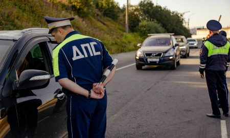 Проверка телефонов у водителей