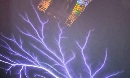 Огни святого Эльма с борта самолета Уральских авиалиний